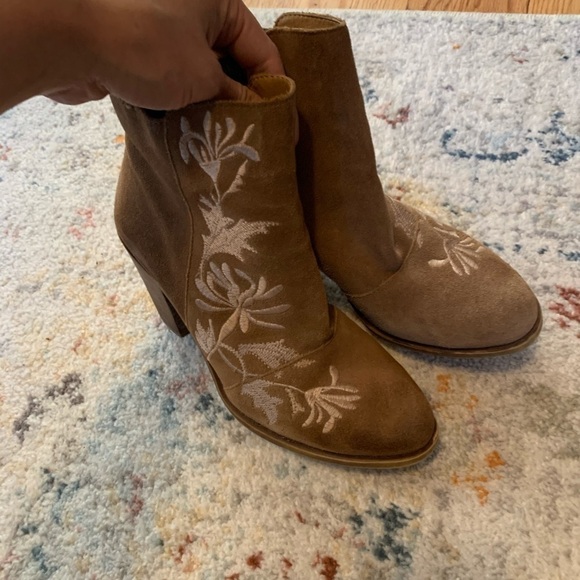 Lucky Brand Elenor Embroidered Boots - Picture 4 of 6